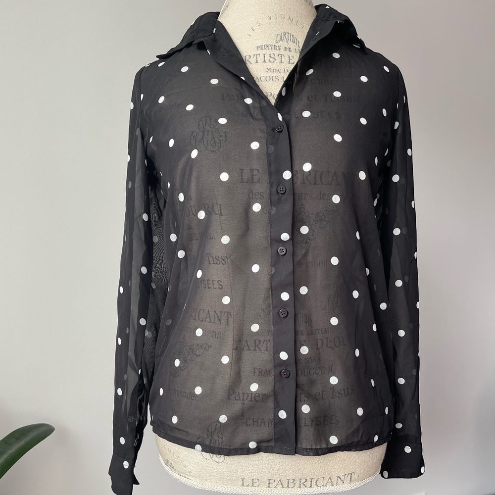 White dot button down see through blouse
Size: XS - Picture 3 of 5